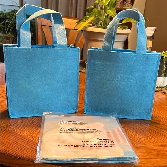 Avon Lot of 3 Polar Bear felt and fabric gift bags - Picture 2 of 4